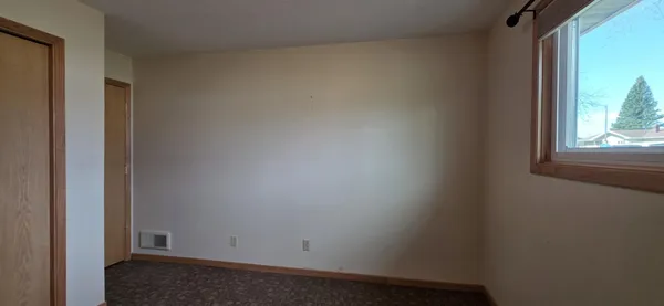$349,900 | 925 Riverview Drive, Valley City, ND 58072