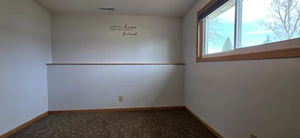 $349,900 | 925 Riverview Drive, Valley City, ND 58072