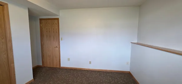$349,900 | 925 Riverview Drive, Valley City, ND 58072