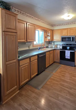 $359,900 | 925 Riverview Drive, Valley City, ND 58072