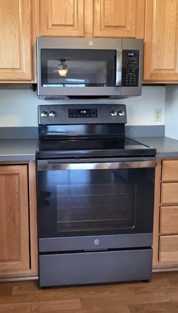 $349,900 | 925 Riverview Drive, Valley City, ND 58072