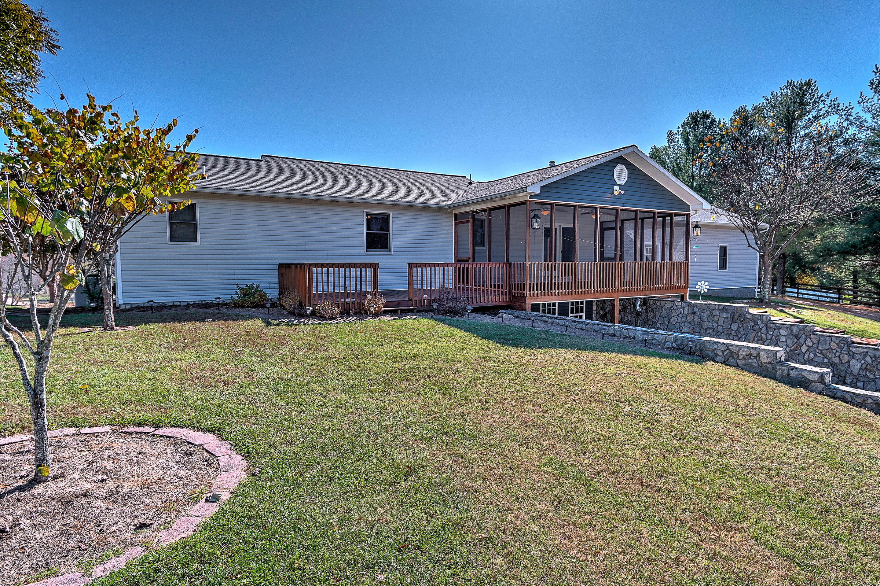 911 V I Ranch Road Bristol, TN 37620 - Photo 15 of 50 exterior-16 (1)