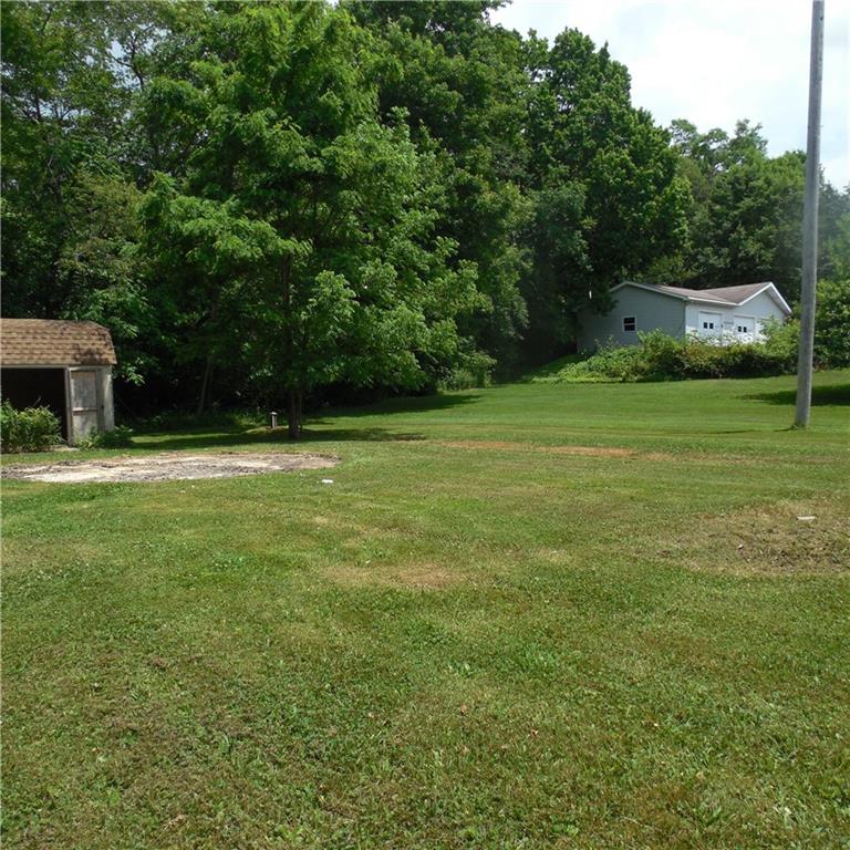 1555 Old Princeton Road New Castle, PA 16101 - Photo 4 of 25 Side yard