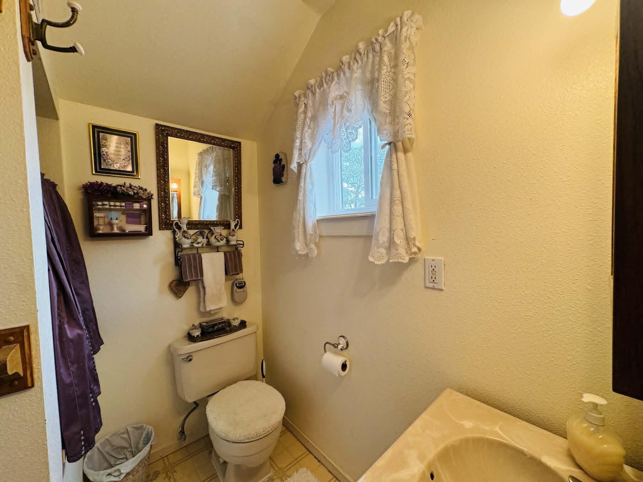 6231 Ridgetop Road Anderson, CA 96007 - Photo 31 of 49 a bathroom with a granite countertop toilet and a sink