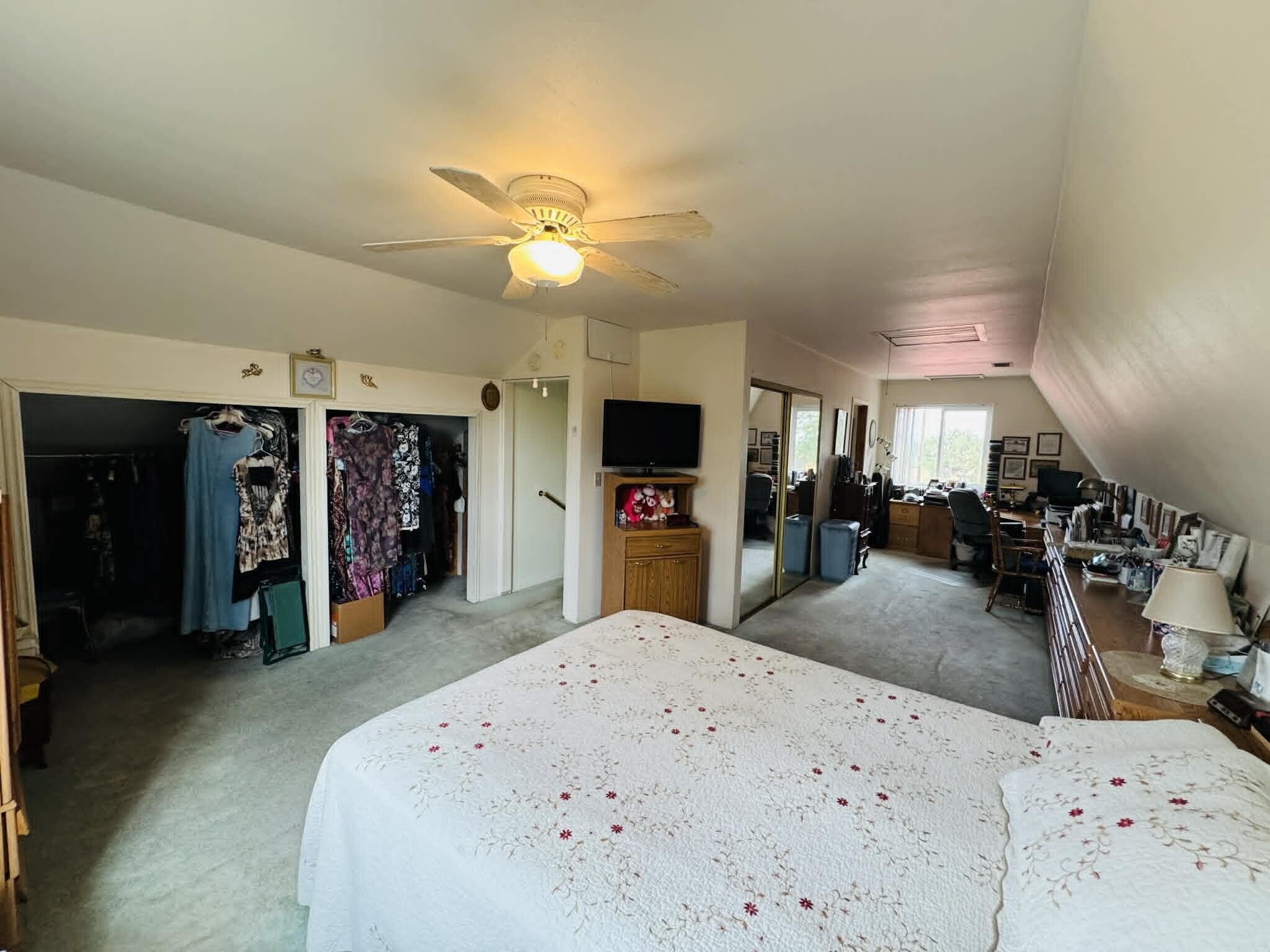 6231 Ridgetop Road Anderson, CA 96007 - Photo 32 of 49 a living room with furniture and a flat screen tv