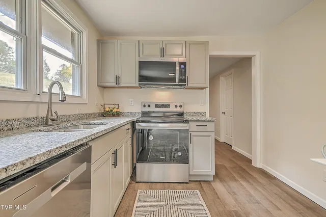 $369,900 | 1091 Shipley Ferry Road, Blountville, TN 37617