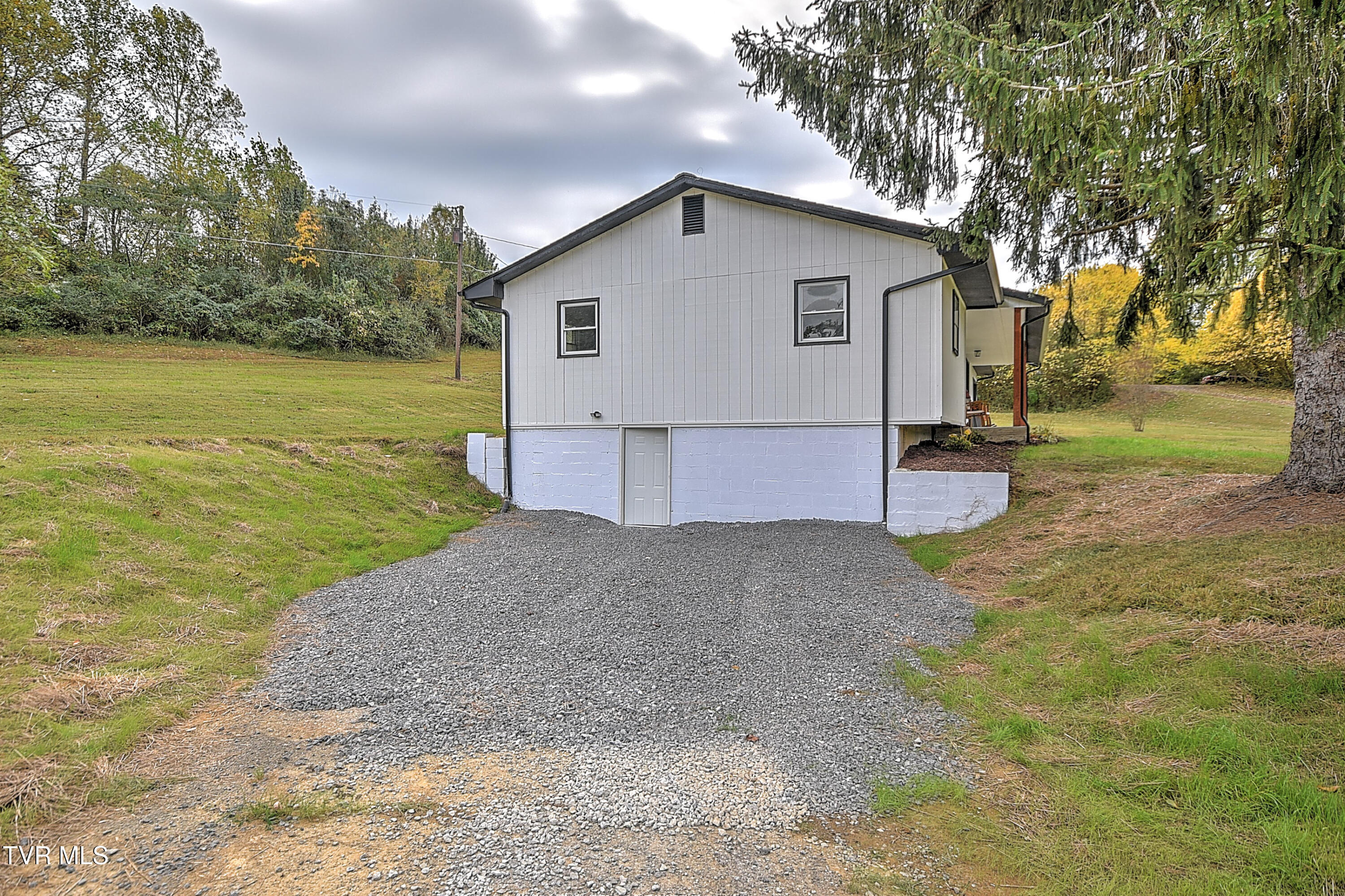 1091 Shipley Ferry Road Blountville, TN 37617 - Photo 35 of 44 1091 Shipley Ferry RF-34