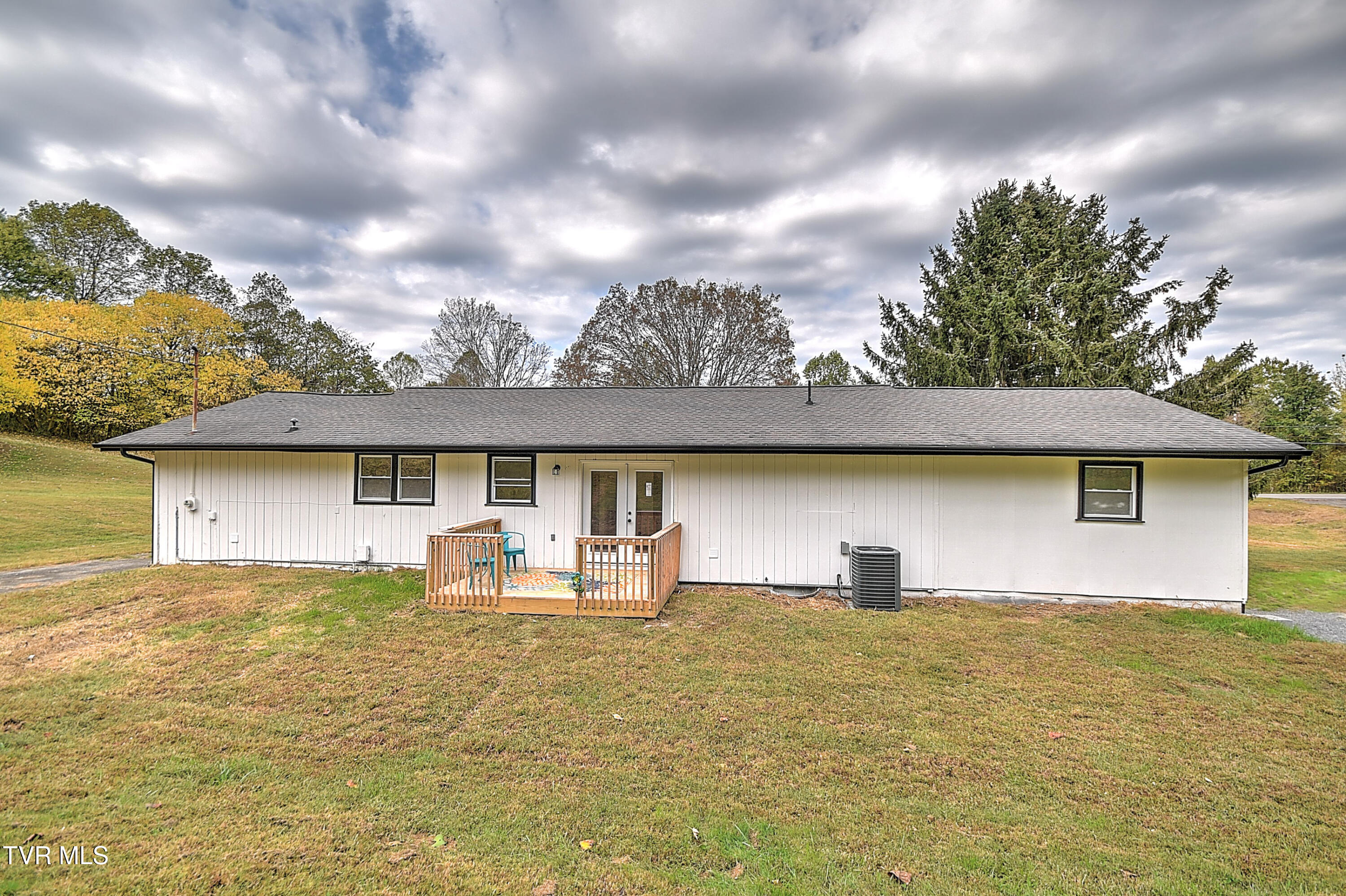 1091 Shipley Ferry Road Blountville, TN 37617 - Photo 37 of 44 1091 Shipley Ferry RF-36