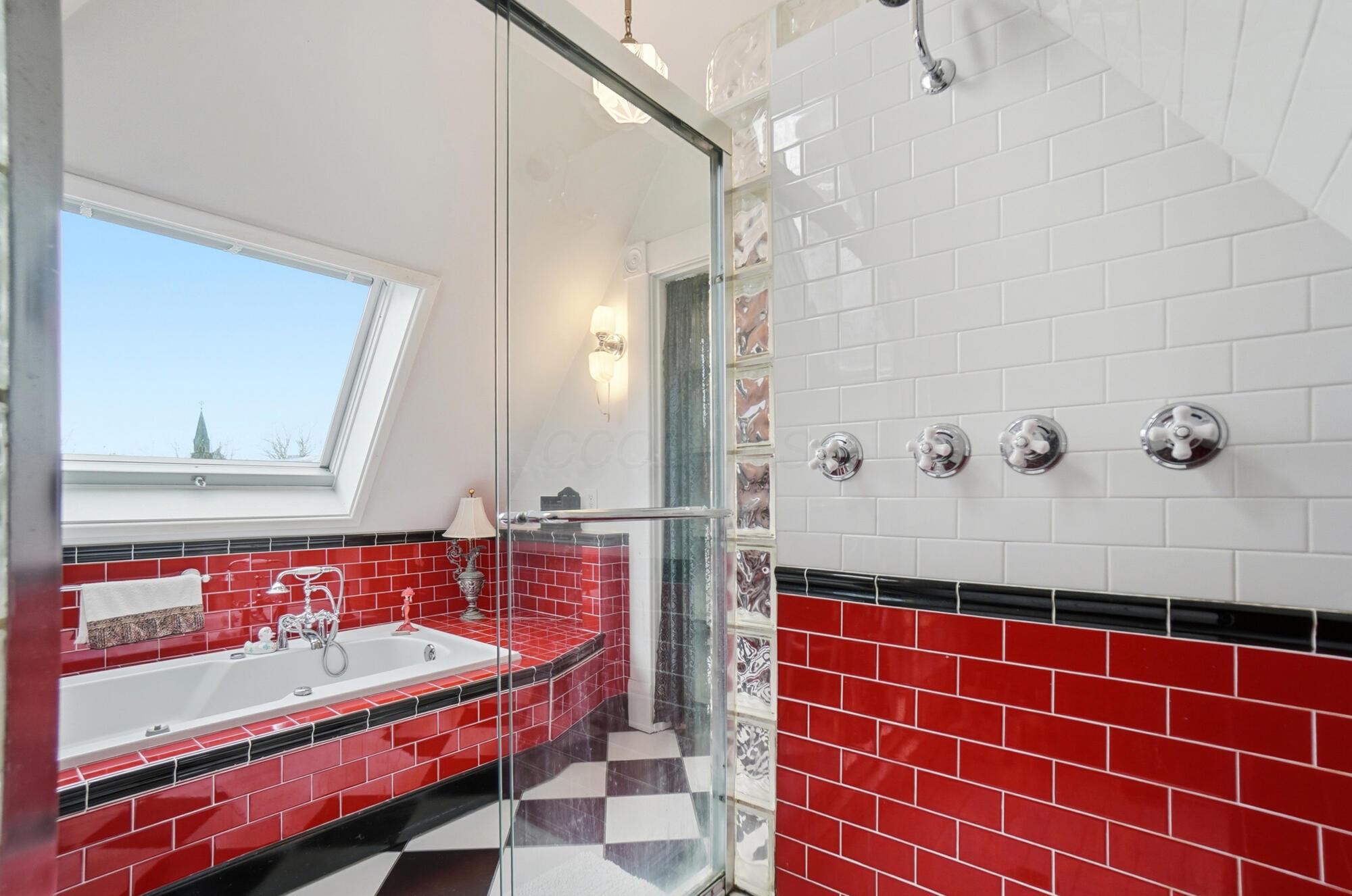 875 East Broad Street Columbus, OH 43205 - Photo 137 of 170 Bathroom