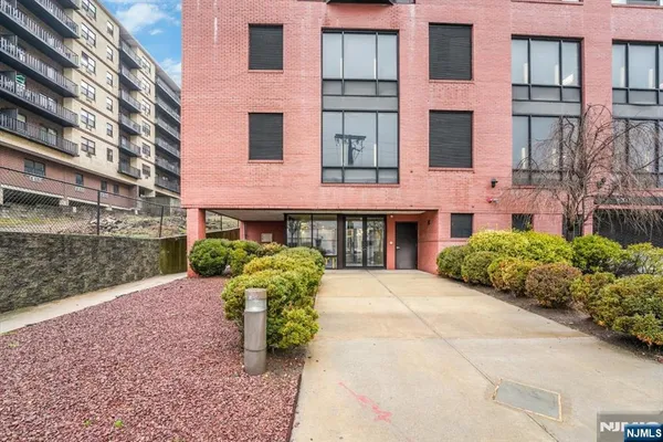 $3,000 | 29 1st Street, Unit 408, Hackensack, NJ 07601