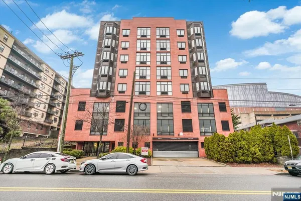 $3,000 | 29 1st Street, Unit 408, Hackensack, NJ 07601