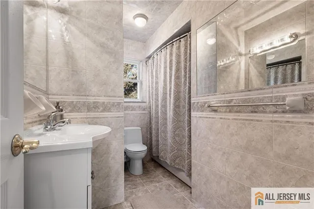 $925,000 | 6 Surrey Drive, Old Bridge, NJ 08857