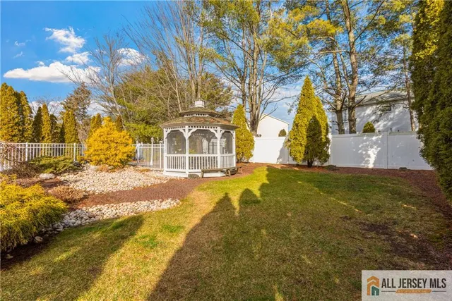 $925,000 | 6 Surrey Drive, Old Bridge, NJ 08857