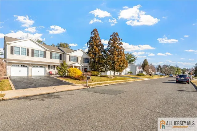 $925,000 | 6 Surrey Drive, Old Bridge, NJ 08857