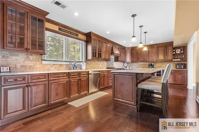 $925,000 | 6 Surrey Drive, Old Bridge, NJ 08857