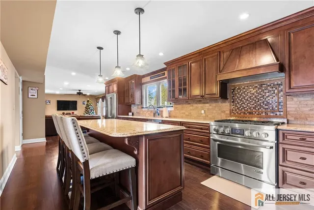 $925,000 | 6 Surrey Drive, Old Bridge, NJ 08857