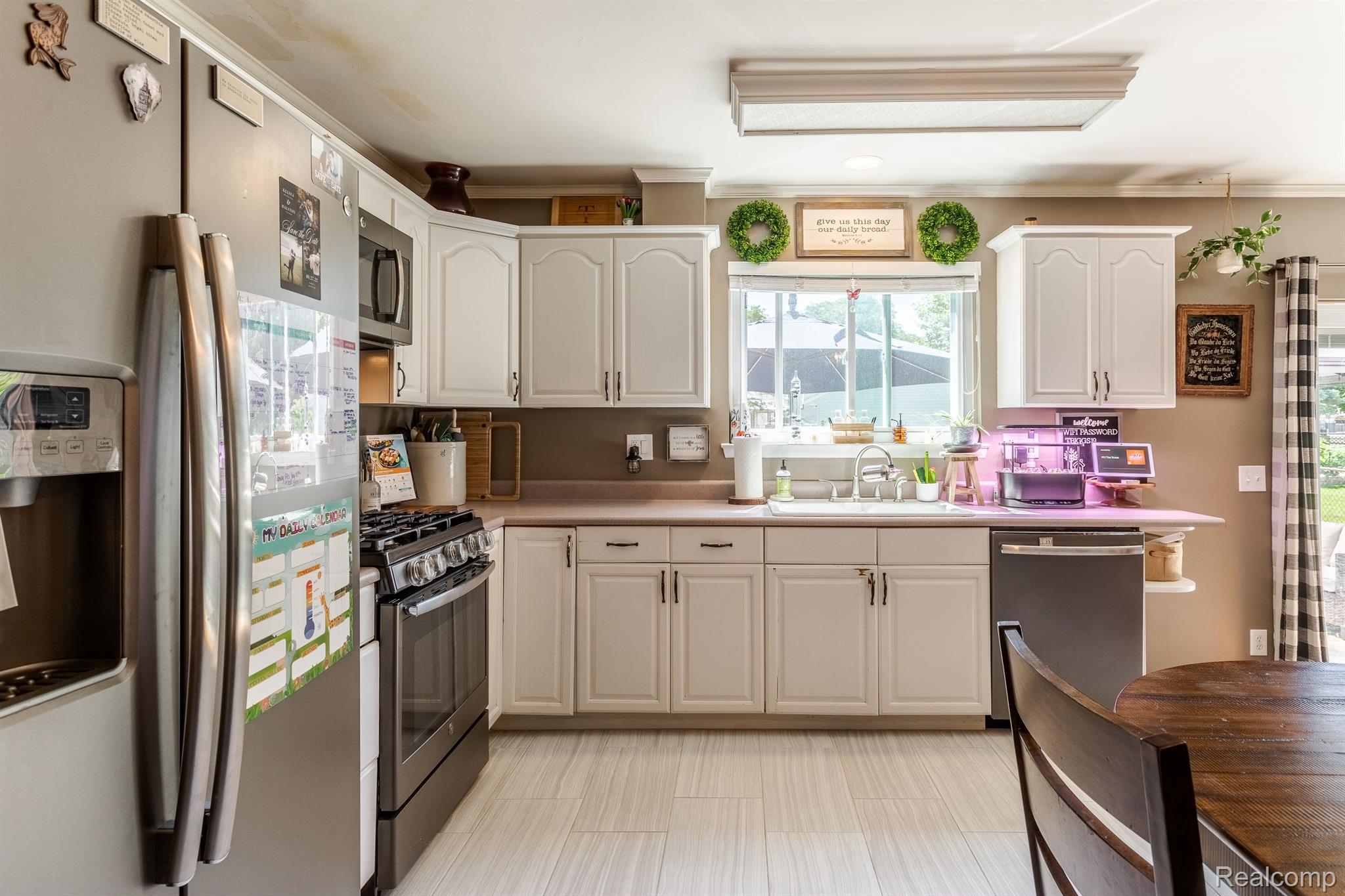 39987 Coronation Road Canton, MI 48188 - Photo 9 of 39 Gallery Image 9
