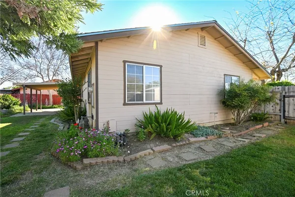 an empty room with an empty space