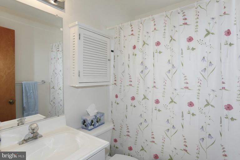 11503 Nairn Road Silver Spring, MD 20902 - Photo 13 of 24 Bath
