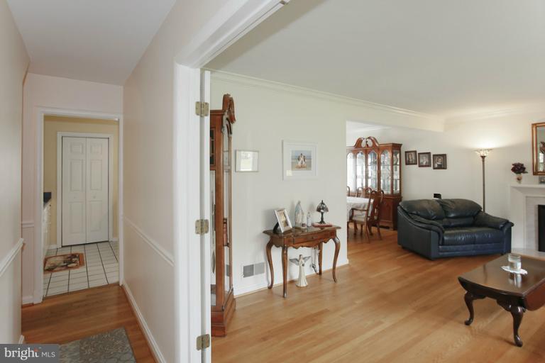 11503 Nairn Road Silver Spring, MD 20902 - Photo 18 of 24 Living Room