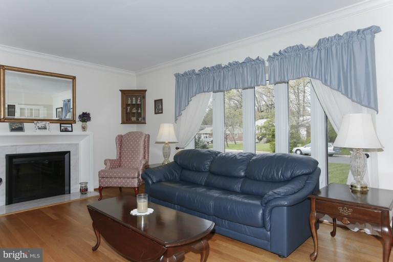 11503 Nairn Road Silver Spring, MD 20902 - Photo 21 of 24 Living Room