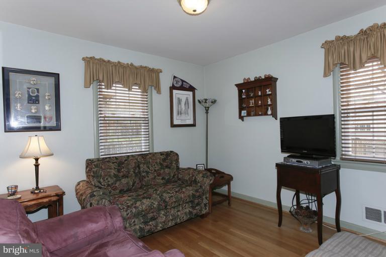 11503 Nairn Road Silver Spring, MD 20902 - Photo 8 of 24 Bedroom