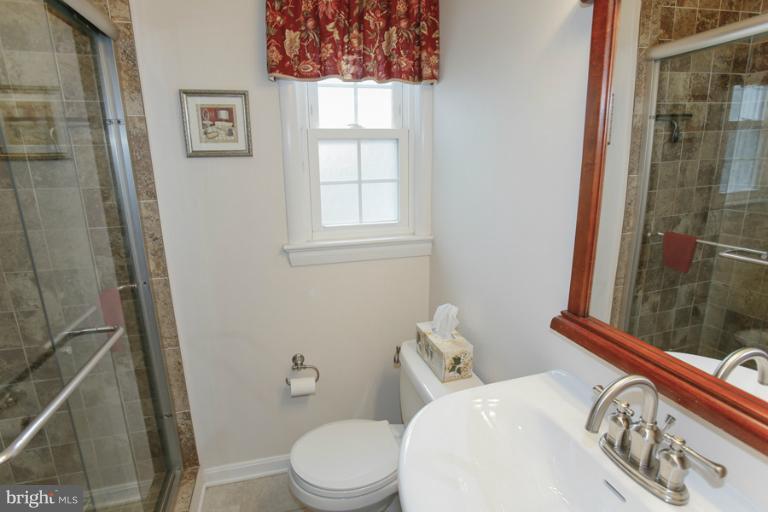 11503 Nairn Road Silver Spring, MD 20902 - Photo 9 of 24 Bath