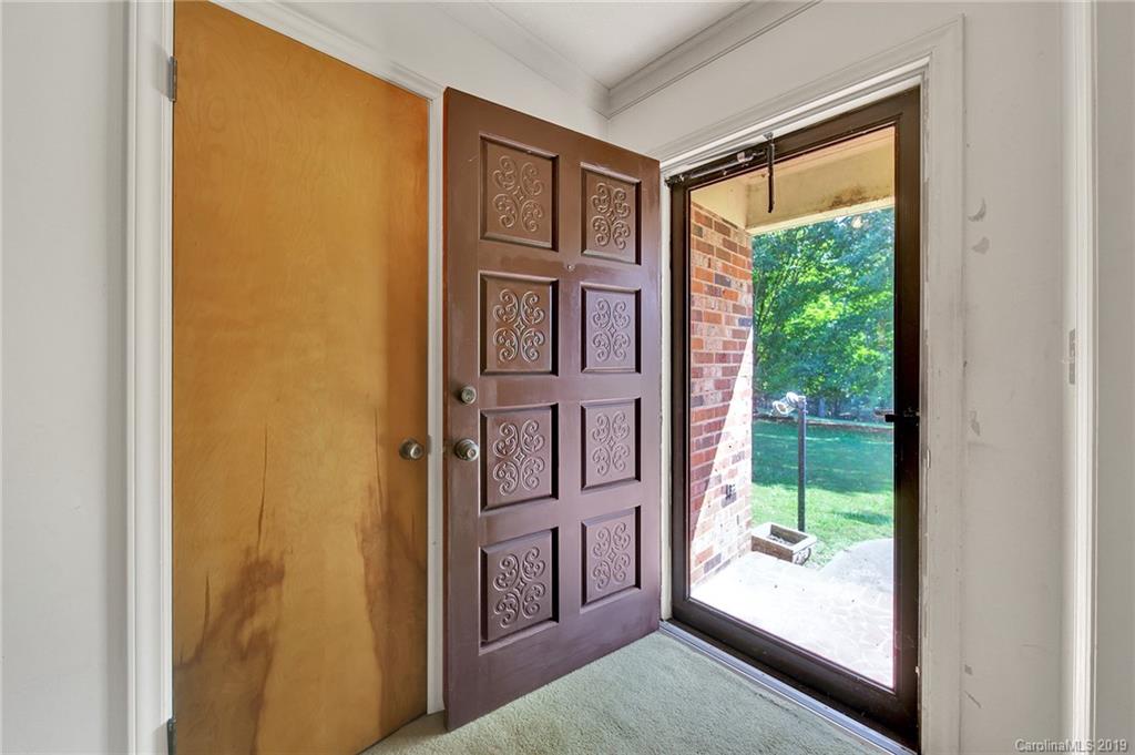 11501 Kennewick Road Charlotte, NC 28216 - Photo 3 of 48 Gallery Image 3