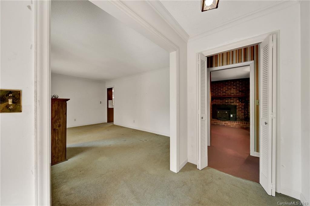 11501 Kennewick Road Charlotte, NC 28216 - Photo 4 of 48 Gallery Image 4