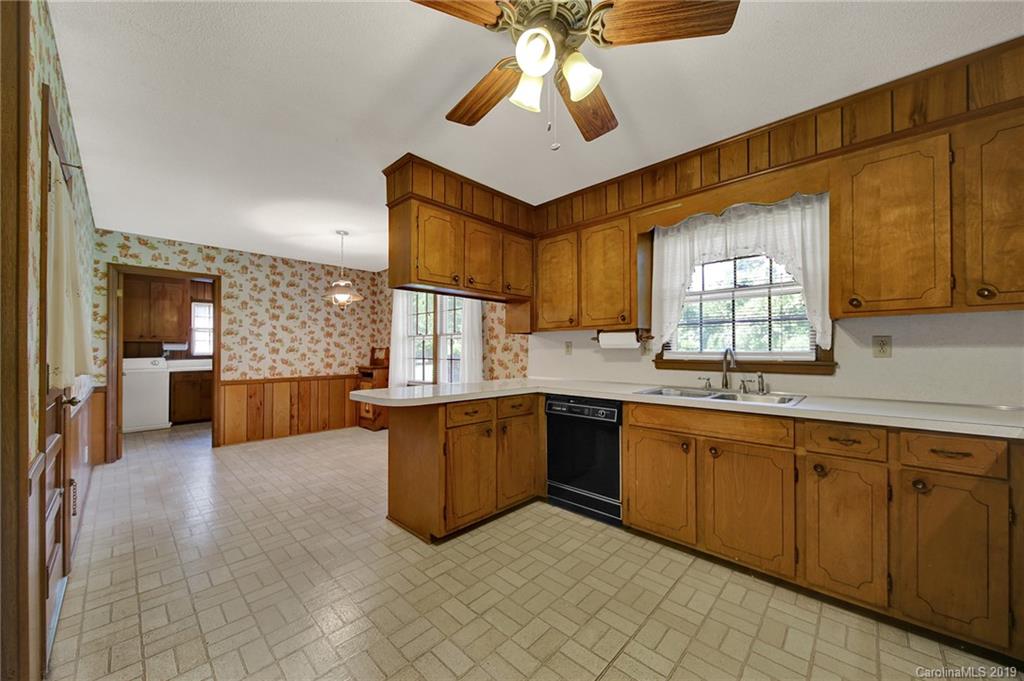 11501 Kennewick Road Charlotte, NC 28216 - Photo 9 of 48 Gallery Image 9