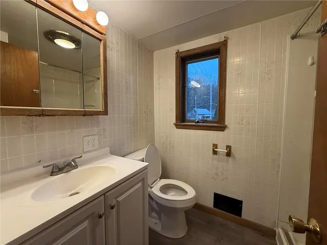 $100,000 | 121-123 Oak Avenue, Kittanning, PA 16201