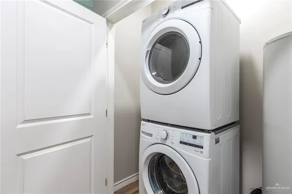 a close up view of a washer and dryer