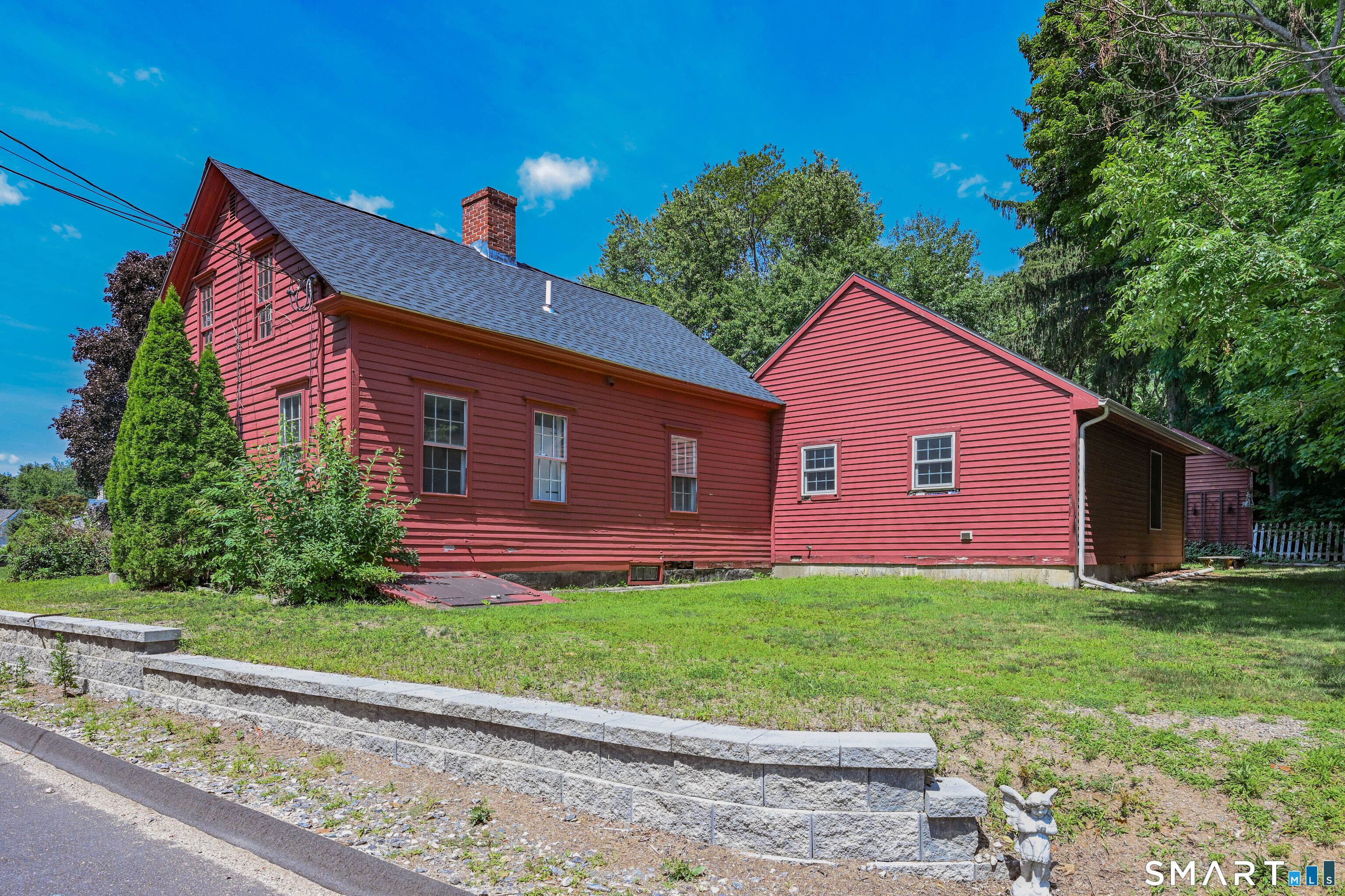 463 Pearl Lake Road Waterbury, CT 06706 - Photo 2 of 37 Gallery Image 2