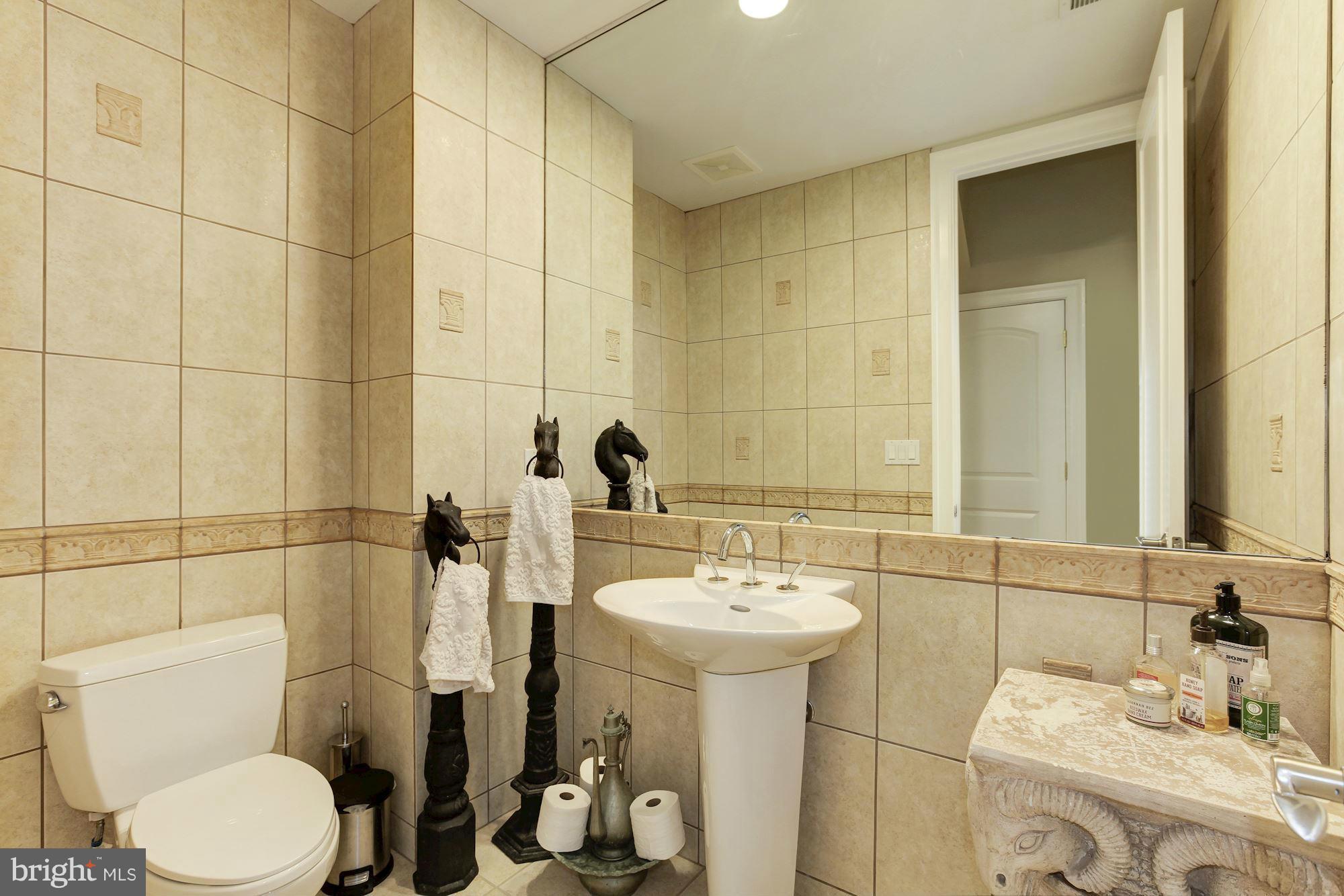 6623 Rannoch Road Bethesda, MD 20817 - Photo 14 of 30 Powder room