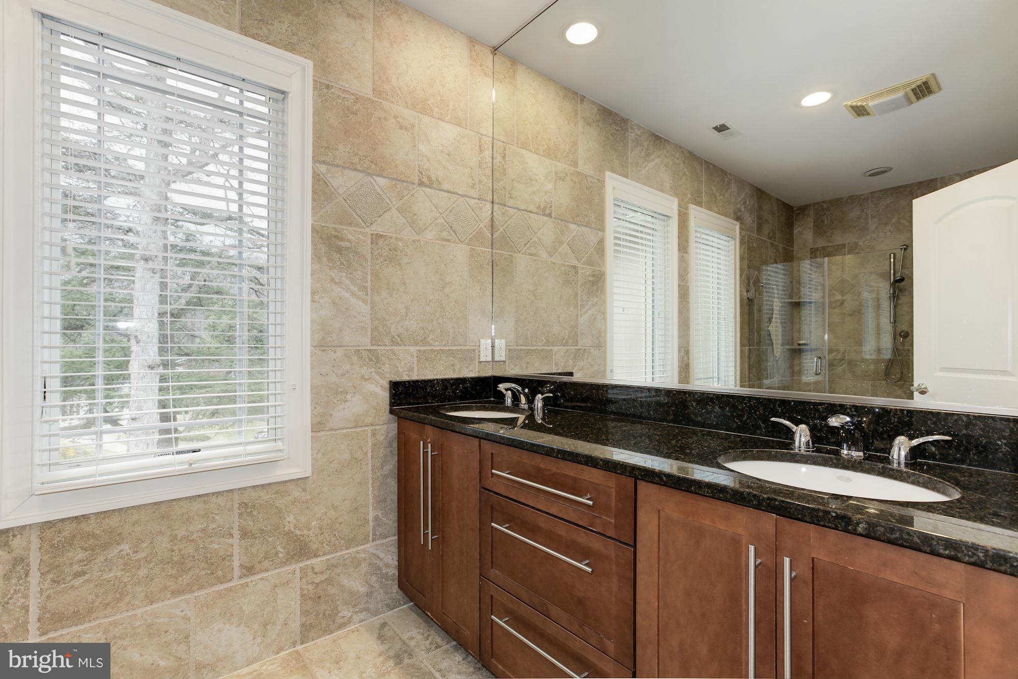 6623 Rannoch Road Bethesda, MD 20817 - Photo 19 of 30 Bath (Master)