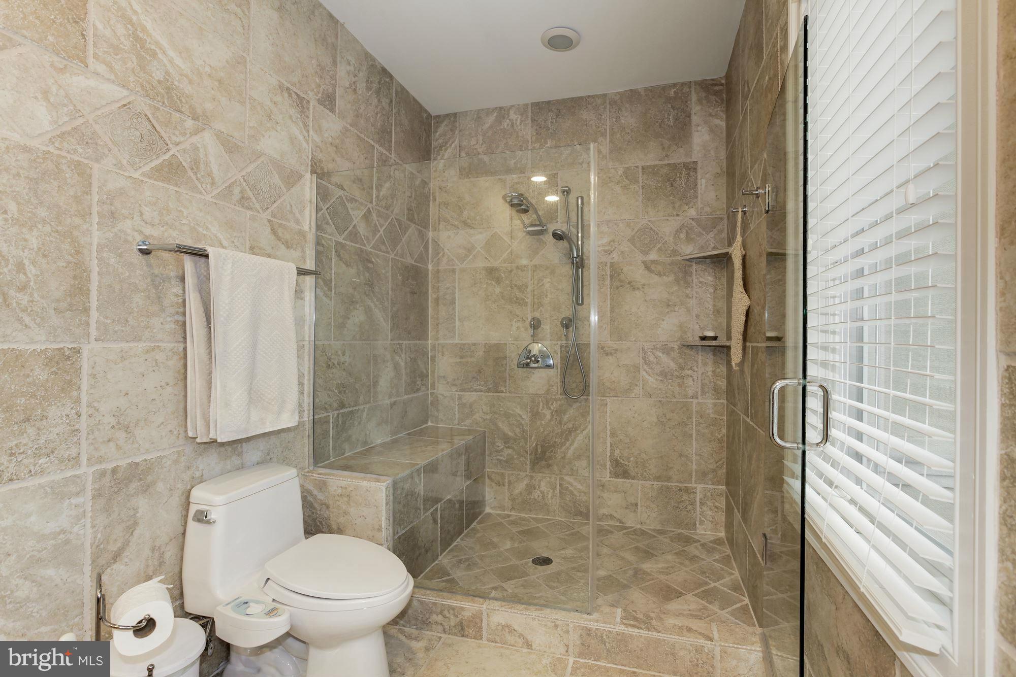 6623 Rannoch Road Bethesda, MD 20817 - Photo 20 of 30 Bath (Master)