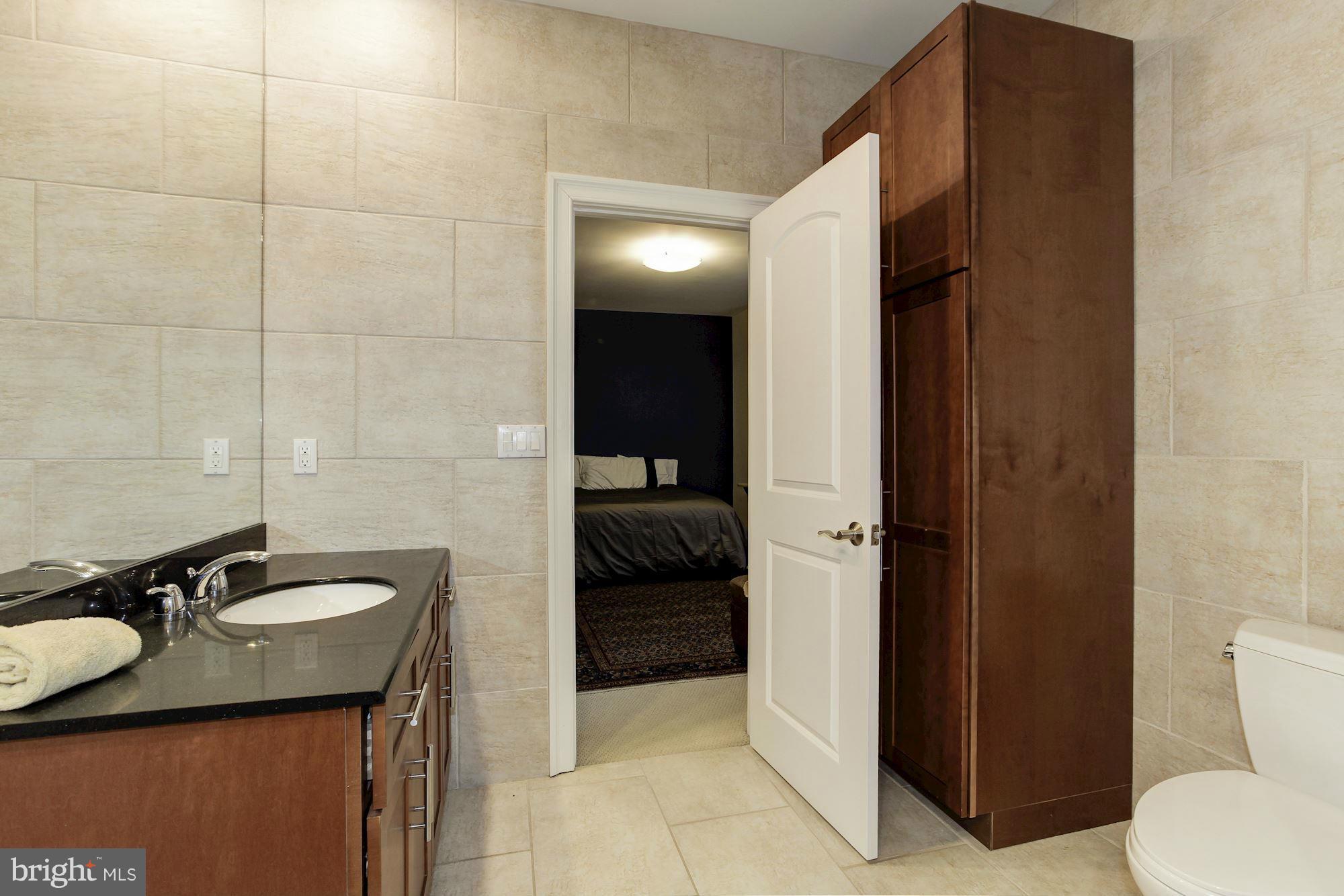 6623 Rannoch Road Bethesda, MD 20817 - Photo 26 of 30 Jack and Jill Bath