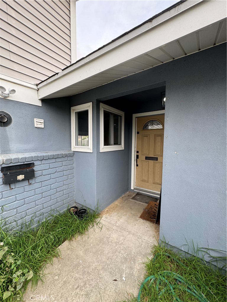 918 Decatur Avenue Ventura, CA 93004 - Photo 3 of 32