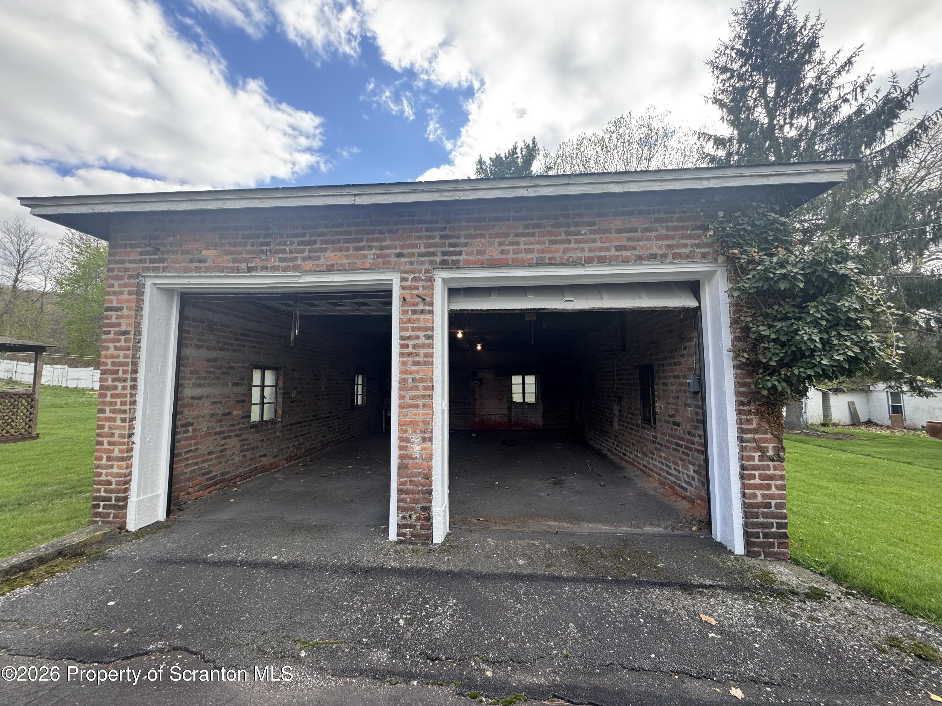 2120 Myrtle Street Scranton, PA 18510 - Photo 11 of 42 2 Car Garage