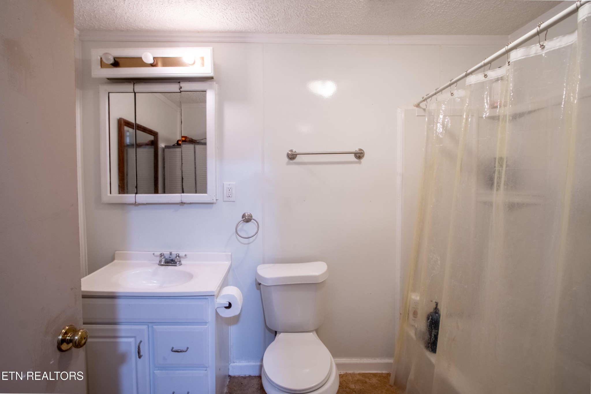 2316 Reservoir Road Kingsport, TN 37660 - Photo 11 of 22 a bathroom with a toilet sink and mirror