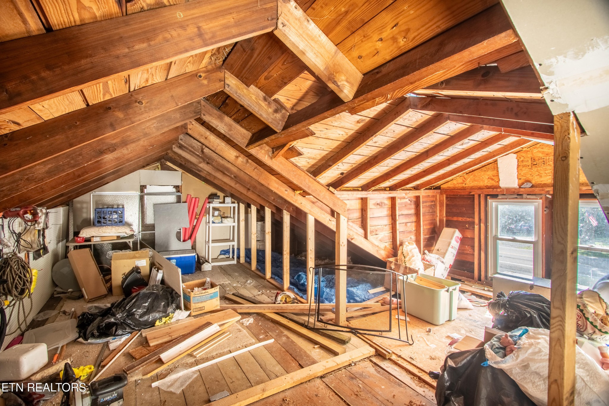 2316 Reservoir Road Kingsport, TN 37660 - Photo 12 of 22 a view of a room with gym equipment
