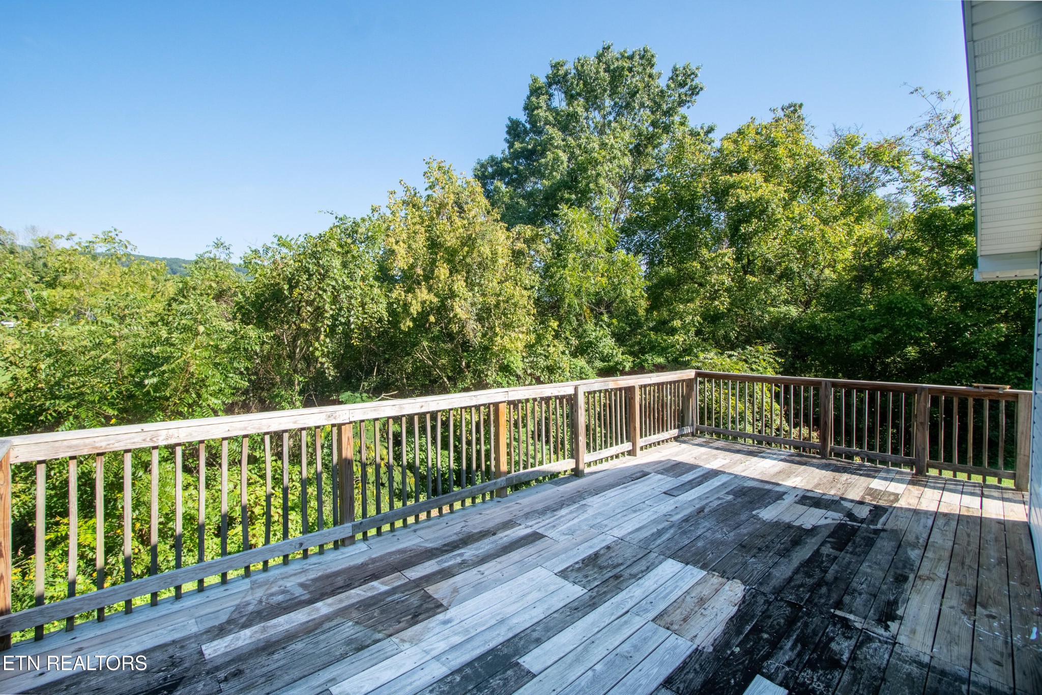 2316 Reservoir Road Kingsport, TN 37660 - Photo 14 of 22 a view of balcony with wooden floor and fence