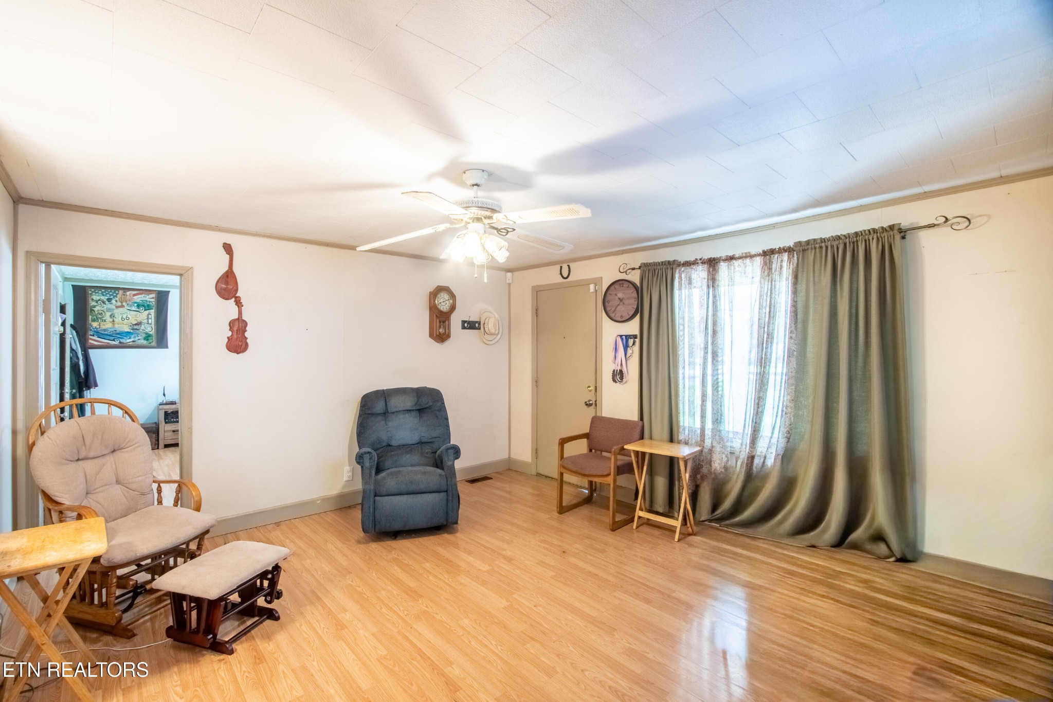 2316 Reservoir Road Kingsport, TN 37660 - Photo 4 of 22 a bedroom with furniture and a large window