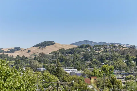 $1,549,000 | 15 Brainerd Avenue, Petaluma, CA 94952