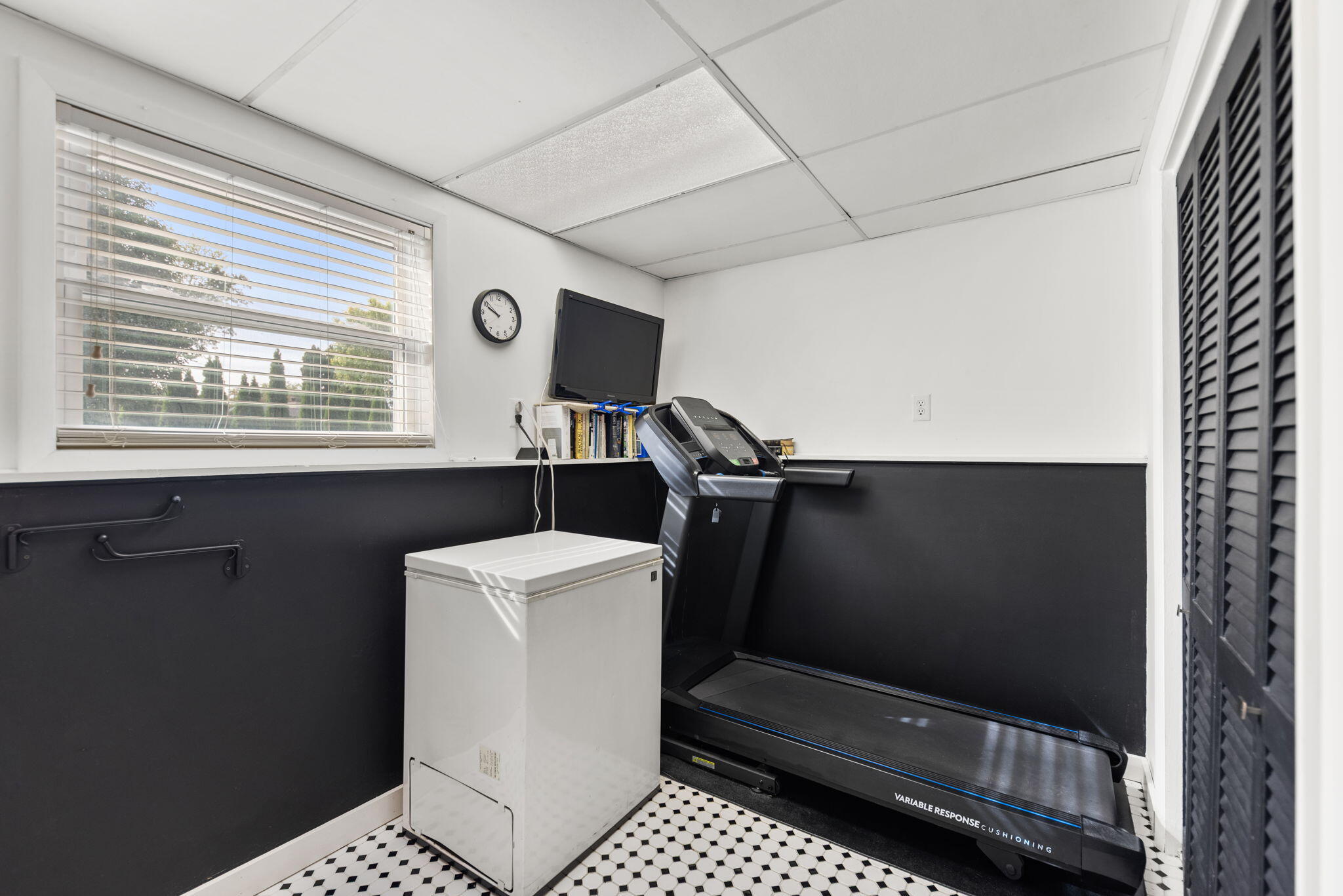 9835 Arthur Court Crown Point, IN 46307 - Photo 18 of 27 a utility room with dryer and washer
