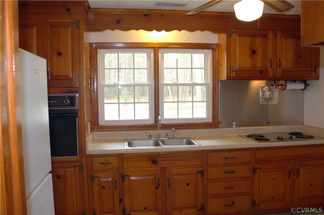 6172 La France Road Sandston, VA 23150 - Photo 4 of 12 Kitchen