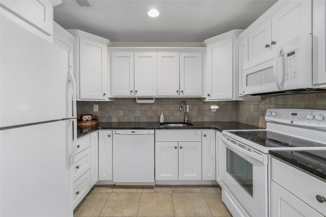 122 Edaville Court Warwick, RI 02886 - Photo 11 of 49
