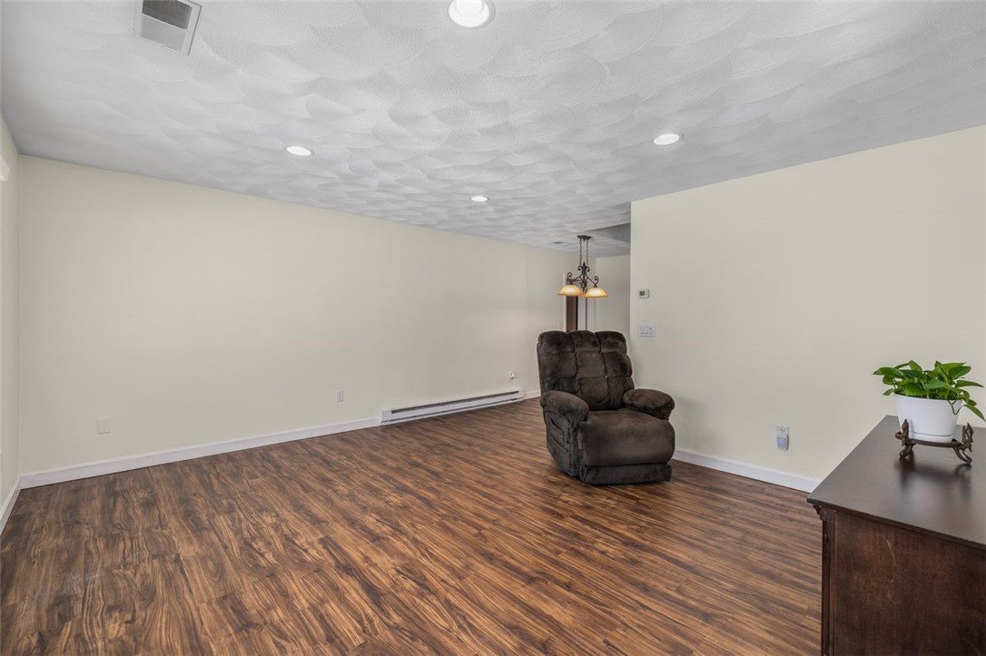 122 Edaville Court Warwick, RI 02886 - Photo 7 of 49