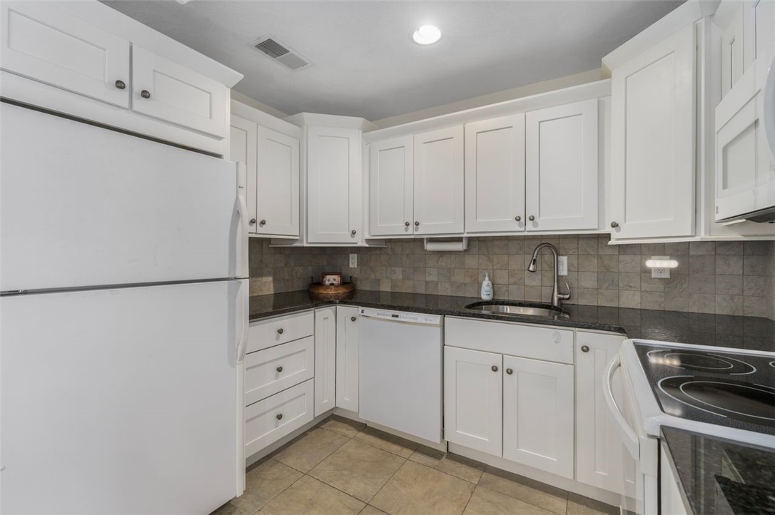 122 Edaville Court Warwick, RI 02886 - Photo 8 of 49 Updated kitchen w/ granite counter top, tile backsplash