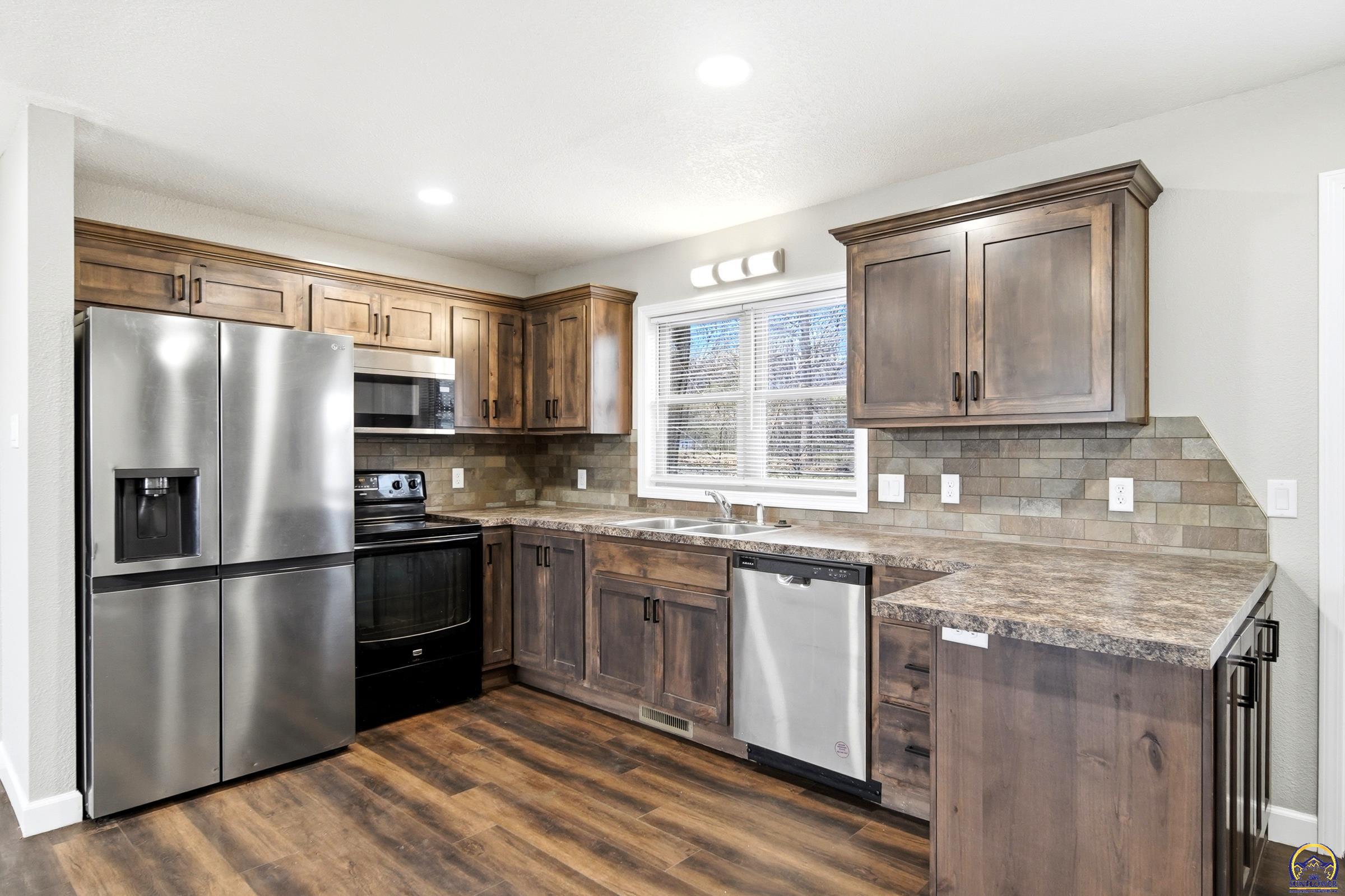 3545 Southwest Devon Avenue Topeka, KS 66611 - Photo 4 of 18